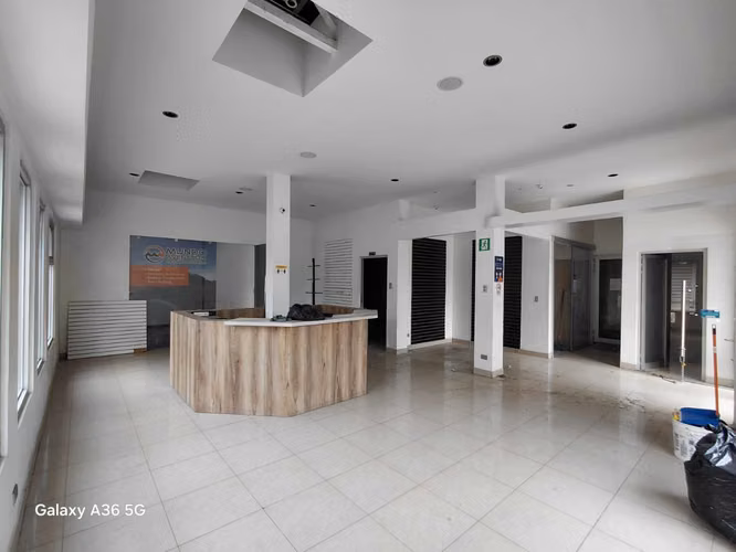 Venta –edificio y parqueo  Paseo Colón Zona de alta exposición 