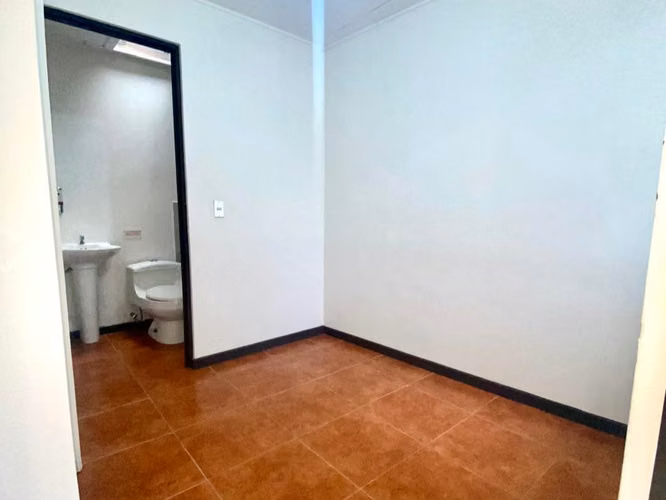 Casa en Alquiler San José Centro | Ideal para Oficinas o Vivienda | Cerca Barrio Chino | - Imagen 10