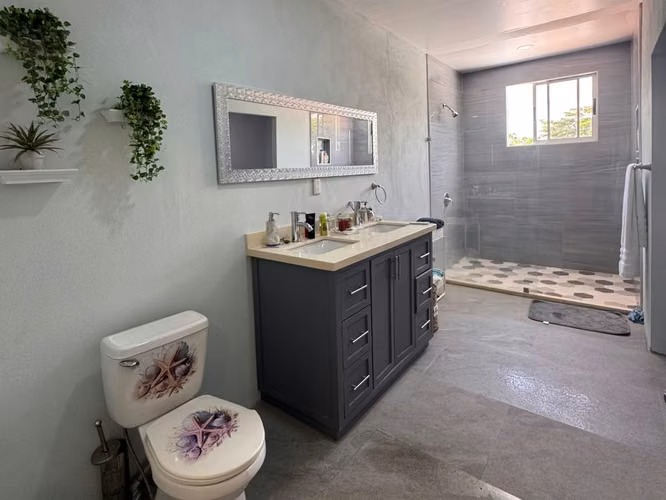 Oportunidad Llave en Mano: Casa Moderna a 15 min de Playa Caldera.