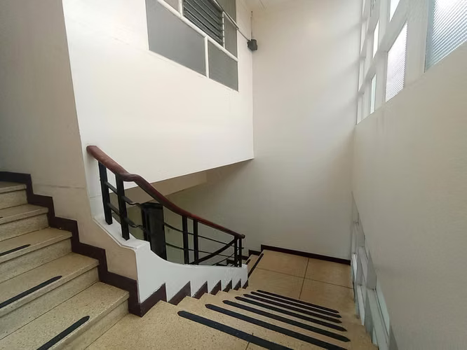 Alquiler de Edificio Comercial con Mobiliario en El Centro de San José.  LCV