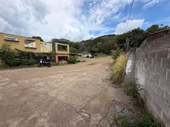 Santa Ana 5785 m2 del auto mercado 600 sur