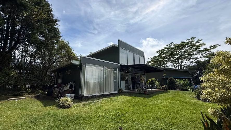 Venta Casa Moderna con Amplio Terreno en San Isidro de Heredia - Imagen 17