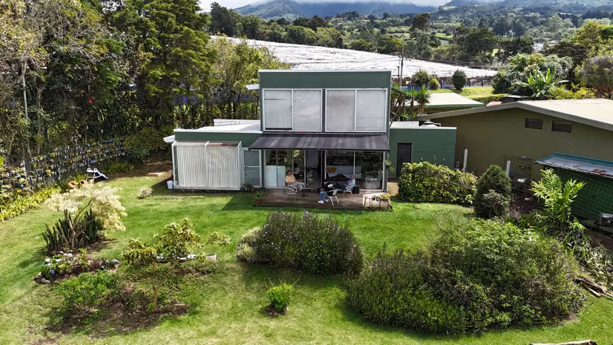 Venta Casa Moderna con Amplio Terreno en San Isidro de Heredia - Imagen 12