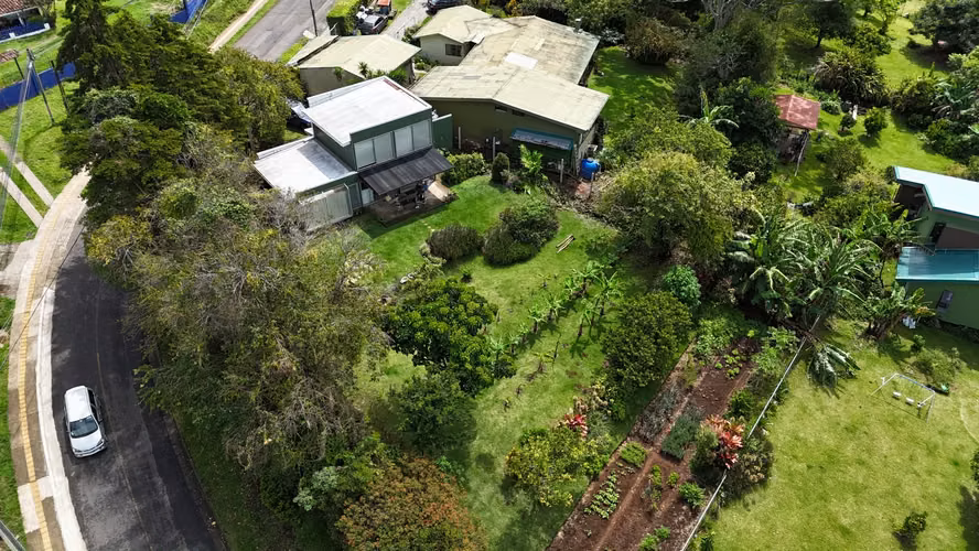 Venta Casa Moderna con Amplio Terreno en San Isidro de Heredia - Imagen 13