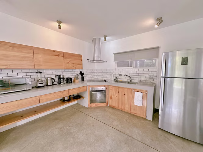 RESIDENCIAL RIO ORO: VENTA DE APARTAMENTO CON AMPLIO JARDÍN, SANTA ANA - Imagen 2