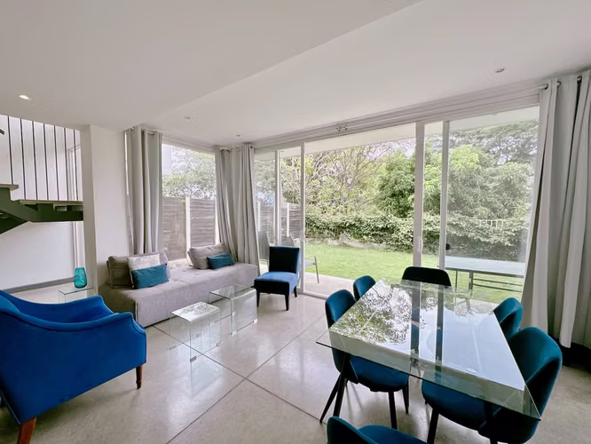 RESIDENCIAL RIO ORO: VENTA DE APARTAMENTO CON AMPLIO JARDÍN, SANTA ANA - Imagen 4