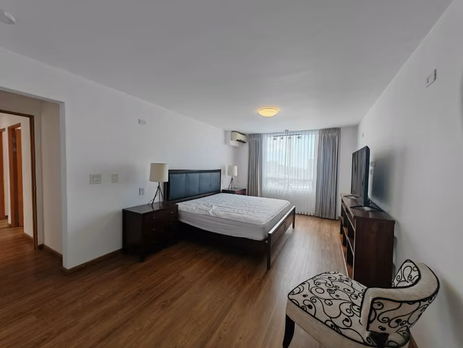 Se alquila Pent House DE 230 m2  cerca del Parque La Sabana.