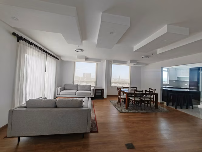 Se alquila Pent House DE 230 m2  cerca del Parque La Sabana.