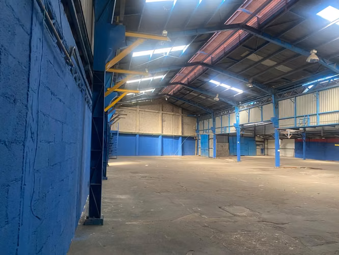 Industrial warehouse for sale in La Uruca. Reduced price!