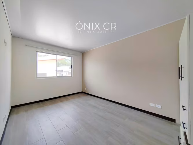 Hermosa Casa en Venta en Santa Ana | Inversión con Renta Activa