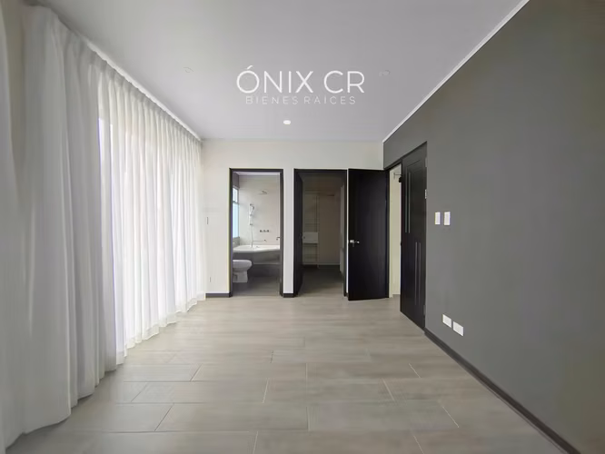 Hermosa Casa en Venta en Santa Ana | Inversión con Renta Activa