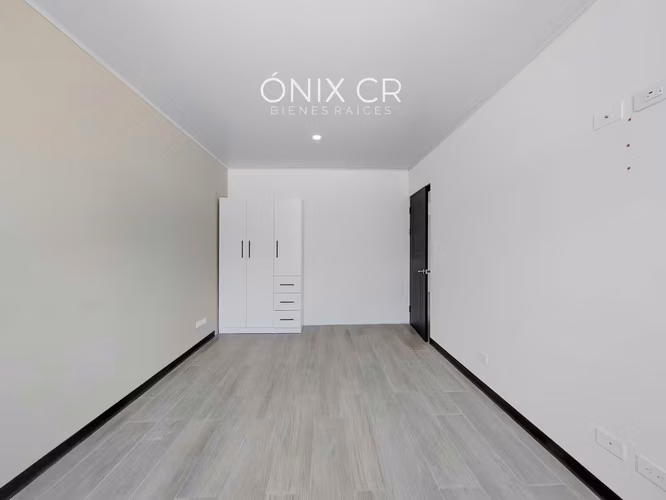 Hermosa Casa en Venta en Santa Ana | Inversión con Renta Activa