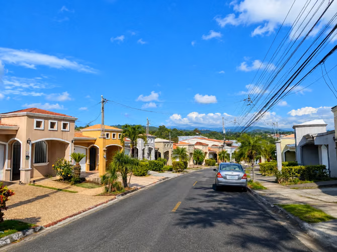 Proyecto Inmobiliario para Inversionistas en Alajuela | Desarrollo de 4 Apartamentos