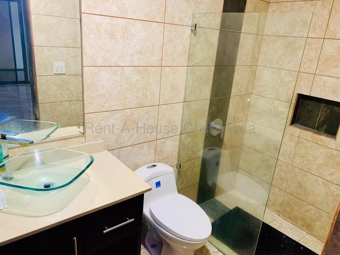 Venta de Casa con 2 Apartamentos en San Diego, La Unión.  Inversión
