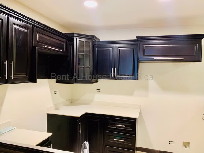 Venta de Casa con 2 Apartamentos en San Diego, La Unión.  Inversión