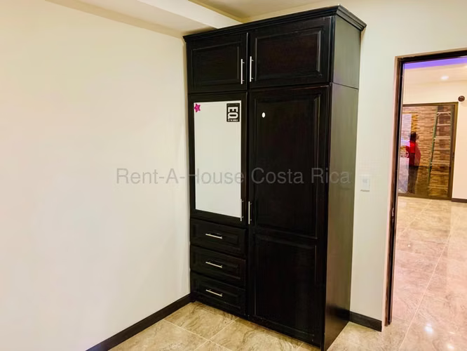 Venta de Casa con 2 Apartamentos en San Diego, La Unión.  Inversión
