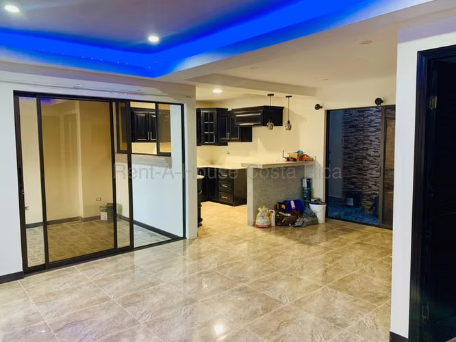 Venta de Casa con 2 Apartamentos en San Diego, La Unión.  Inversión
