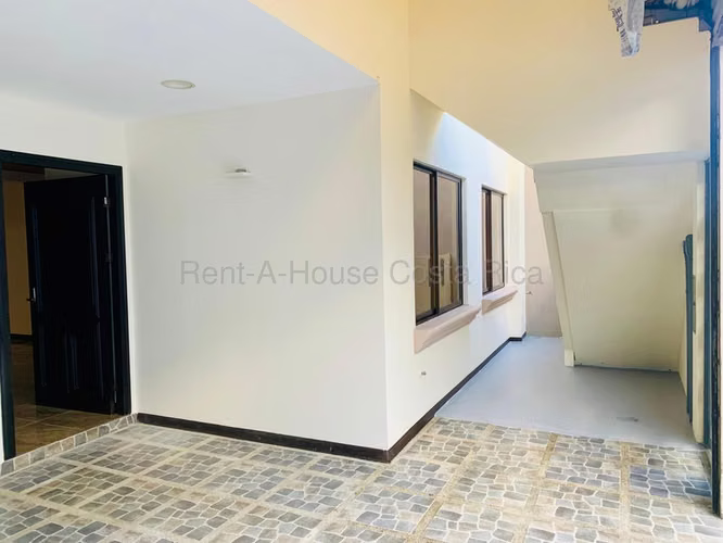 Venta de Casa con 2 Apartamentos en San Diego, La Unión.  Inversión