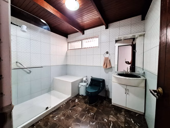 Propiedad con uso mixto cerca de La Sabana ideal para negocio o inversión ( CC 1369 - Imagen 13