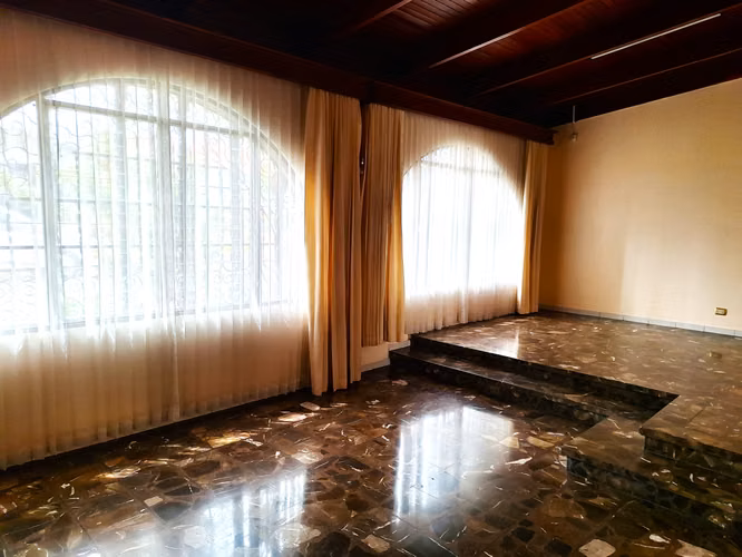 Propiedad en venta con potencial comercial y residencial en zona estratégica( CC 1369 )