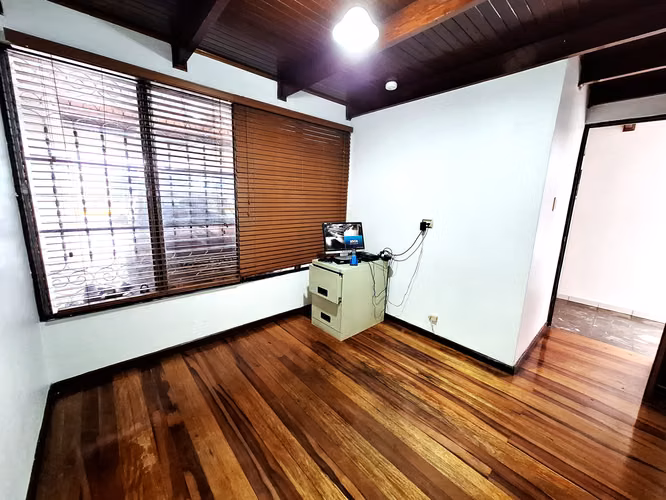 Propiedad con uso mixto cerca de La Sabana ideal para negocio o inversión ( CC 1369 - Imagen 11