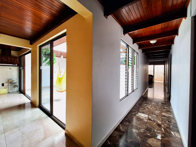 Propiedad con uso mixto cerca de La Sabana ideal para negocio o inversión ( CC 1369 - Imagen 10