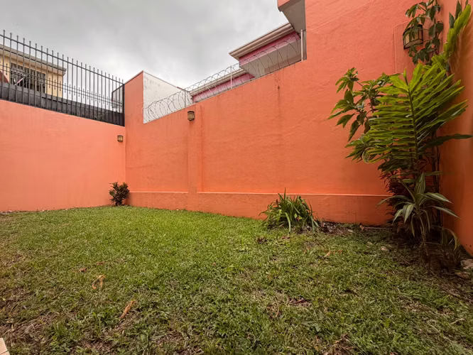 Venta de casa en Residencial Ayarco ESTE
