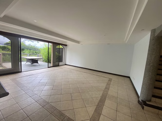 CASA DE OPORTUNIDAD EN ESCAZÚ