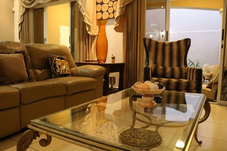 Espectacular Casa de Lujo Amueblada en Cariari – Elegancia, Espacio y Exclusividad
