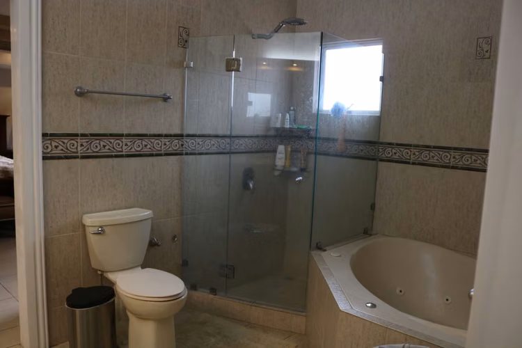 Espectacular Casa de Lujo Amueblada en Cariari – Elegancia, Espacio y Exclusividad