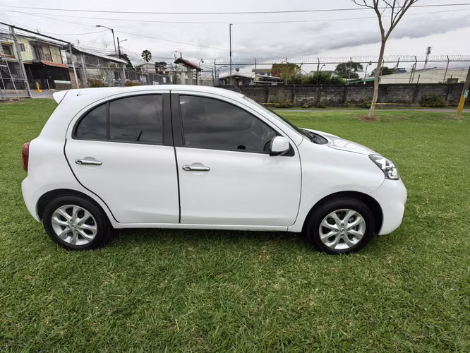 Nissan March automático | 55.418 km | Económico y bien cuidado