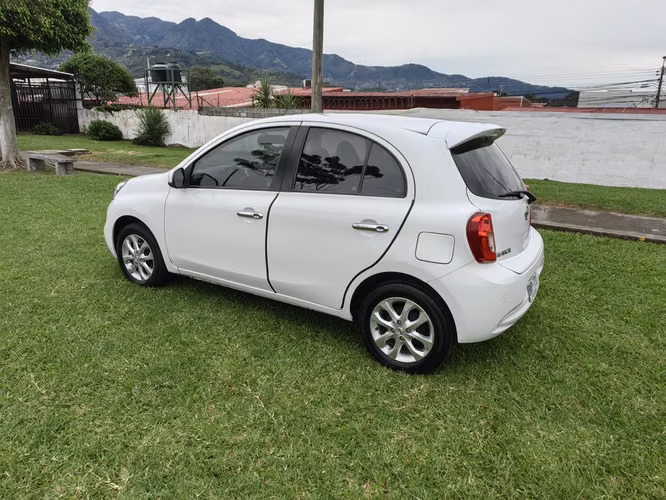 Nissan March automático | 55.418 km | Económico y bien cuidado