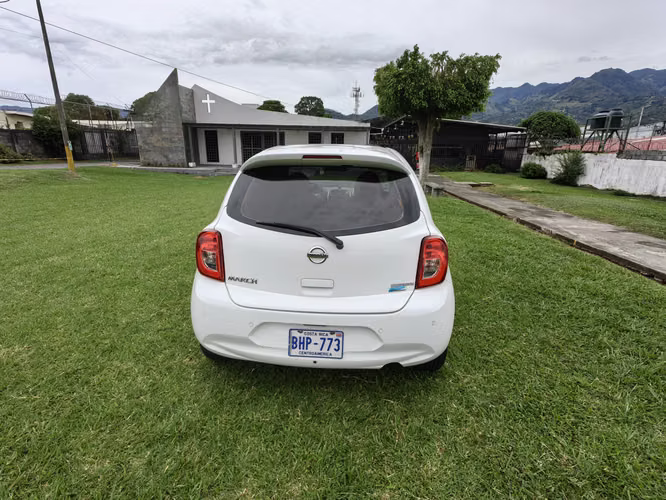 Nissan March automático | 55.418 km | Económico y bien cuidado