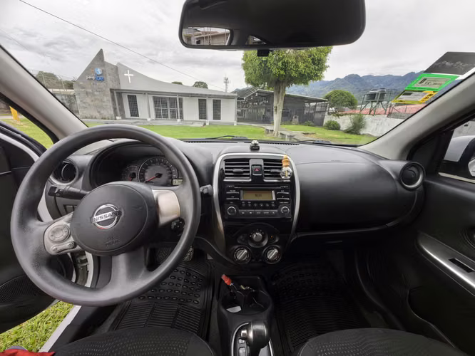 Nissan March automático | 55.418 km | Económico y bien cuidado