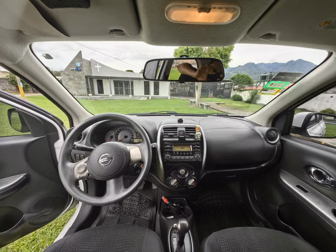 Nissan March automático | 55.418 km | Económico y bien cuidado
