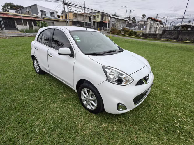 Nissan March automático | 55.418 km | Económico y bien cuidado