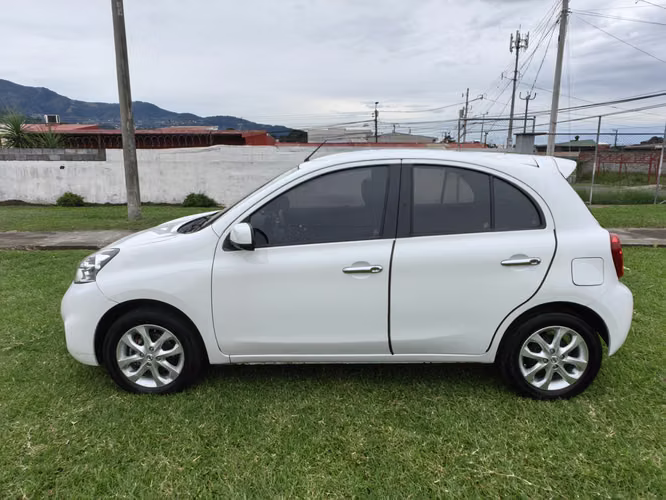 Nissan March automático | 55.418 km | Económico y bien cuidado