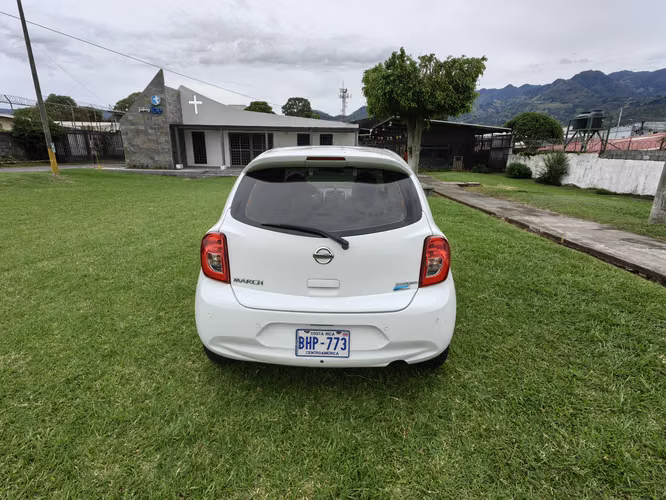 Nissan March automático | 55.418 km | Económico y bien cuidado