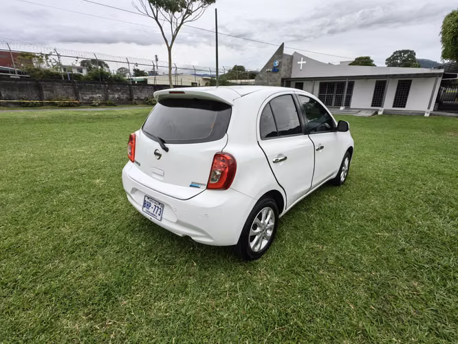 Nissan March automático | 55.418 km | Económico y bien cuidado