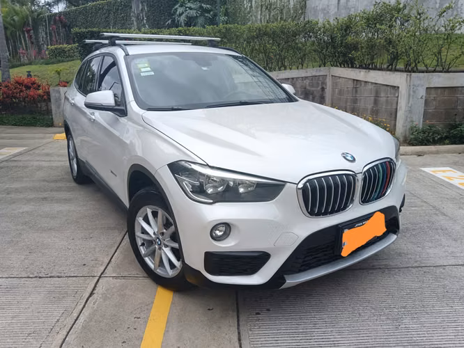 BMW X1 sDrive18i 2017 | SOLO 88.250 km | Excelente estado