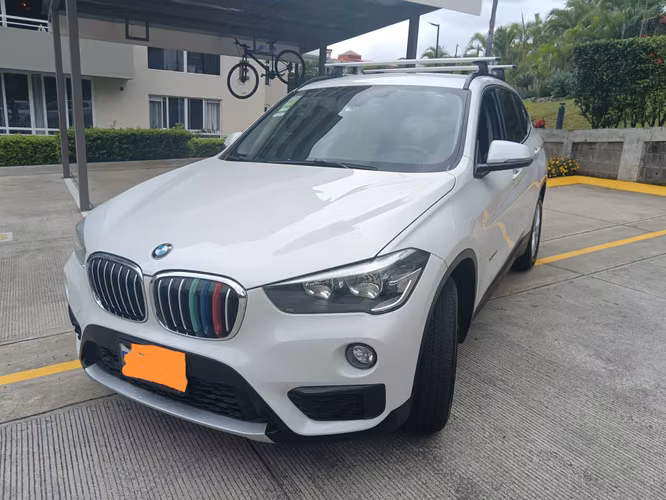 BMW X1 sDrive18i 2017 | SOLO 88.250 km | Excelente estado