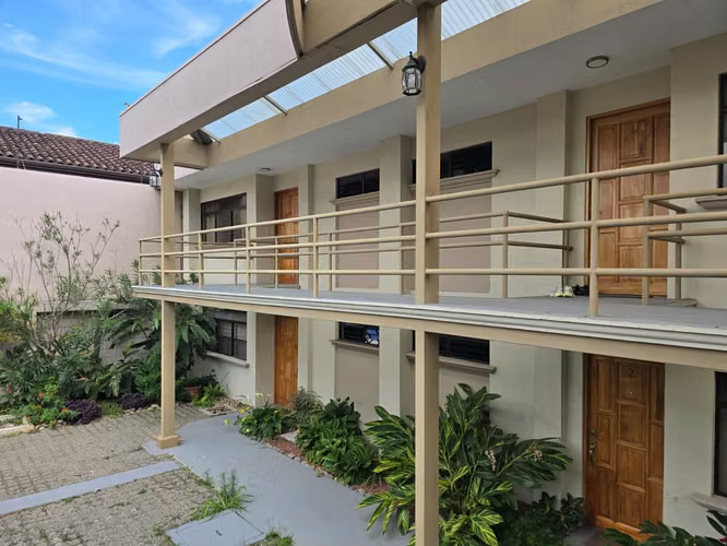 Apartamento Amplio en Trejos Montealegre, Escazú.
