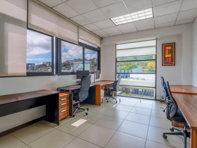 VENTA Y ALQUILER DE OFICINA EN SAN RAFAEL DE ESCAZÚ - Imagen 11