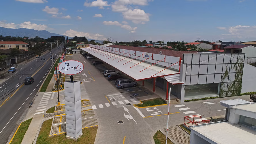 Local en Del Barrio Granadilla — junto a Vindi, Farmacia Santa Lucía y Pizza Hut, sobre Ruta 221