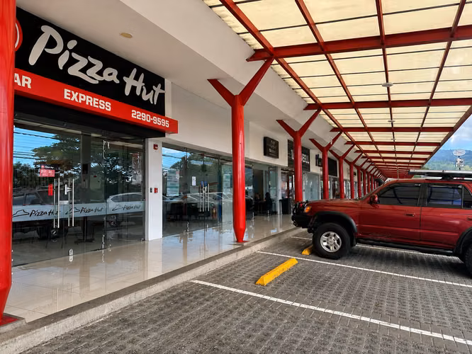 Local en Del Barrio Granadilla — junto a Vindi, Farmacia Santa Lucía y Pizza Hut, sobre Ruta 221