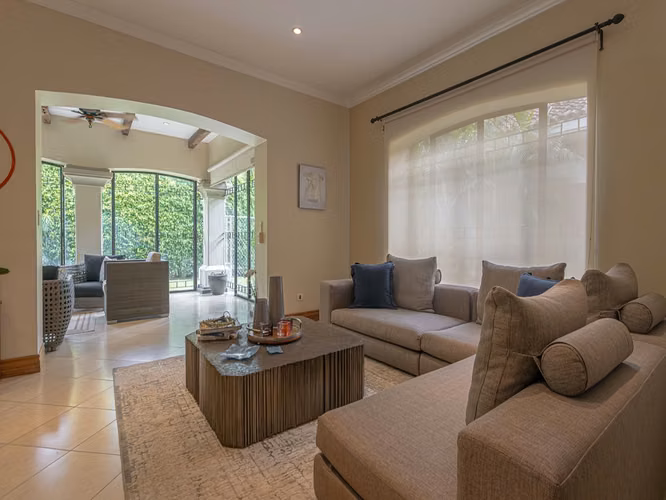 VENTA O ALQUILER DE CASA DE UNA PLANTA EN BOSQUES DE LINDORA