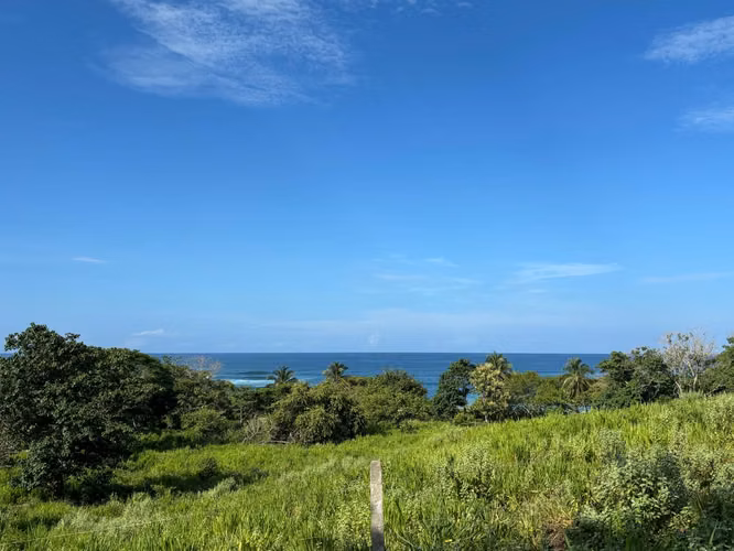LOTE A UNOS CUANTOS PASOS DEL MAR | MARBELLA: 9,730 m² junto a Playa Frijolar y TikiHut - ESPECTACULAR VISTA AL MAR