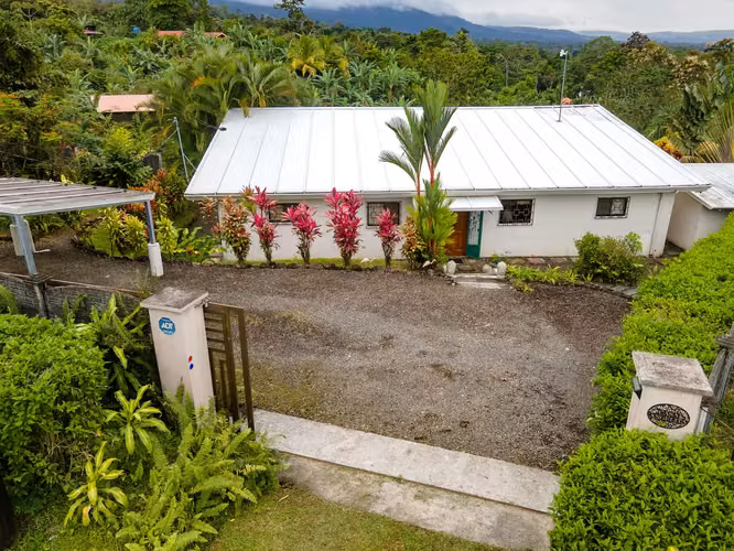 Propiedad De Inversión En La Fortuna Con Vistas Al Volcán