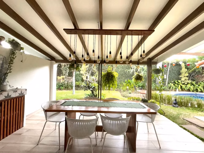 VENTA DE CASA CON PISCINA PROPIA EN VALLE DEL SOL