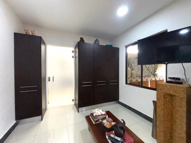 VENTA DE CASA CON PISCINA PROPIA EN VALLE DEL SOL
